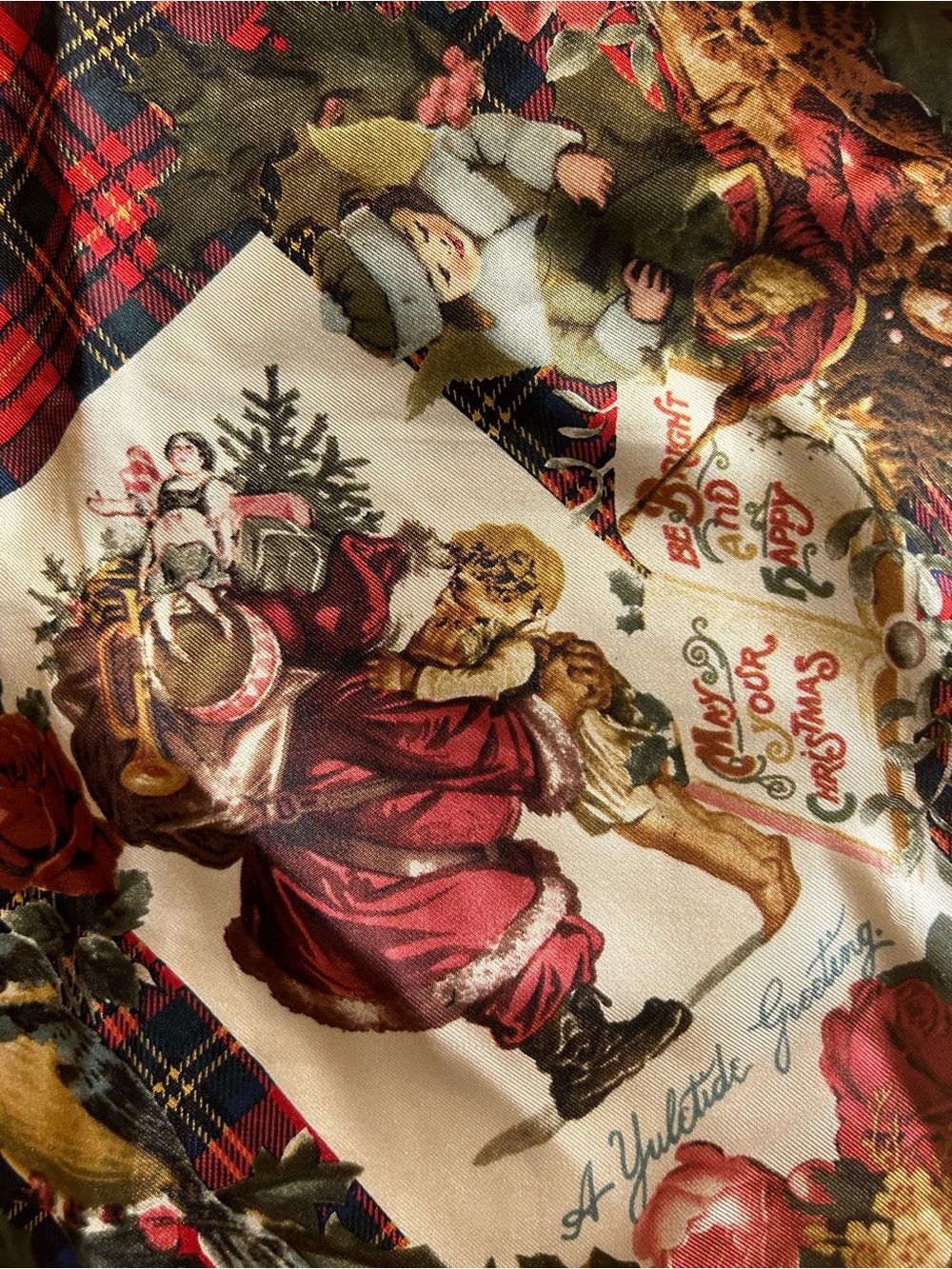 LAURA ASHLEY VTG SANTA CLAUS OVER RED TARTAN PLAID BACKGROUND SCARF SILK - Picture 10 of 10